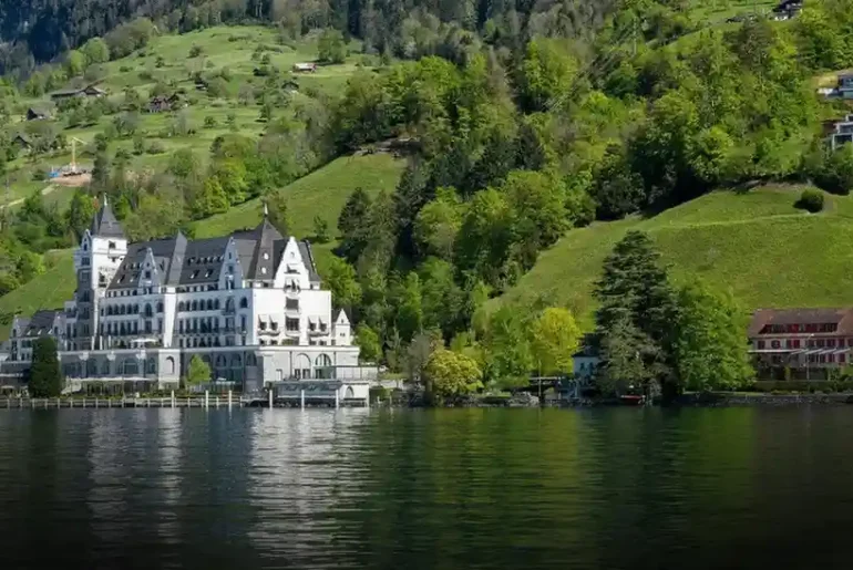 7 Inspiring Reasons to Visit Lucerne, Switzerland – A Lakeside Alpine Gem
