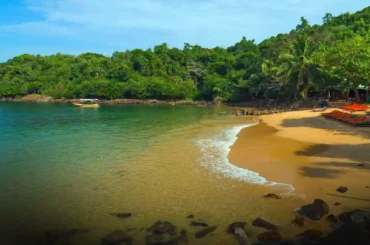 7 Reasons to Fall in Love with Unawatuna – Relaxed Coastal Charm near Galle