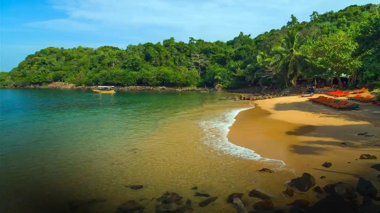 7 Reasons to Fall in Love with Unawatuna – Relaxed Coastal Charm near Galle